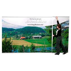 4 Screen kan magnetkopplas och bildar tillsammans en större vägg.