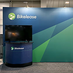 beMatrix med textiltryck för monter till Bikelease.