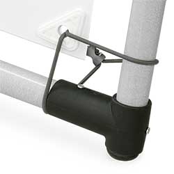 Bildytan monteras med gummicord.