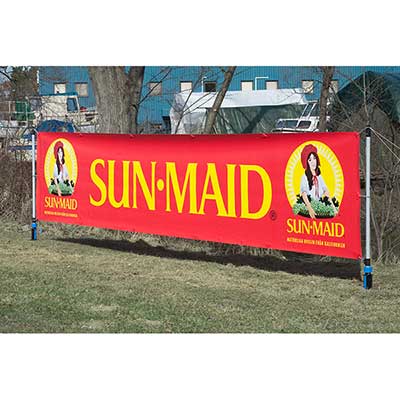 Fristående banderollställning för utomhusbruk.