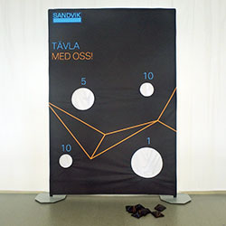 Bollvägg 150 x 220 cm för Sandvik med matchande kastpåsar.