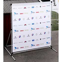 Stor sponsorvägg för utomhusbruk.