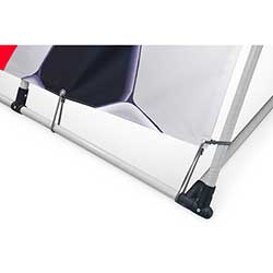 Duken hålls sträckt med Spännfix.