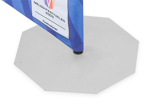 Metallfötter med låg profil.