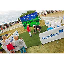 EXL Staket 125 med tryck på banderoll vid Scandinavian Masters.