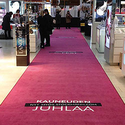 Tryckt matta som en del av en kampanj på Stockmanns i Helsingfors.