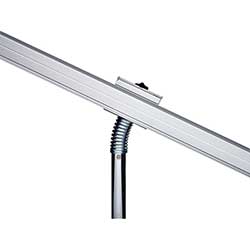 Det böjliga toppfästet spänner ut textilen med en krafig fjäder.