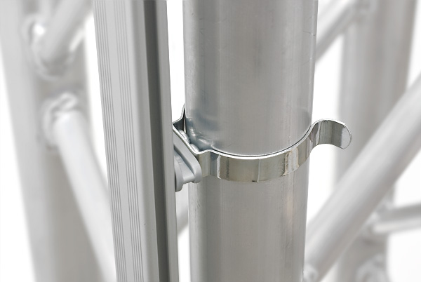 Trossklämmor finns som tillbehör.