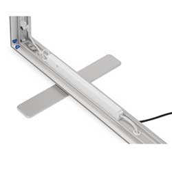 Med integrerad transformator blir ljusväggen fri från sladdartrassel och enkel att montera.