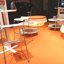 En (mycket!) 3657 Orange matta i denna utställning.