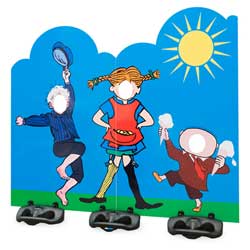 Fotovägg med Pandaskyltar.