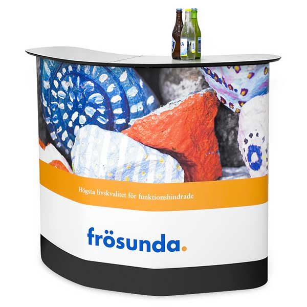 PodiumCase är en utvikbar box som blir en komplett disk med toppskiva, omslag och invändiga hyllplan.