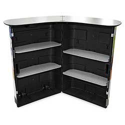 PodiumCase utfälld och med hyllplanen plus toppskivan monterade.