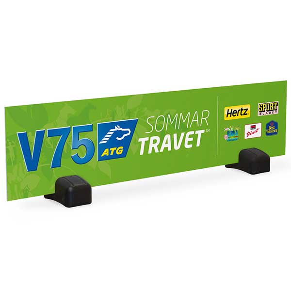 240 x 60 cm sarg med fullfärgstryck och två Puckar.