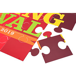 Pusselbitarna skärs ut digitalt.