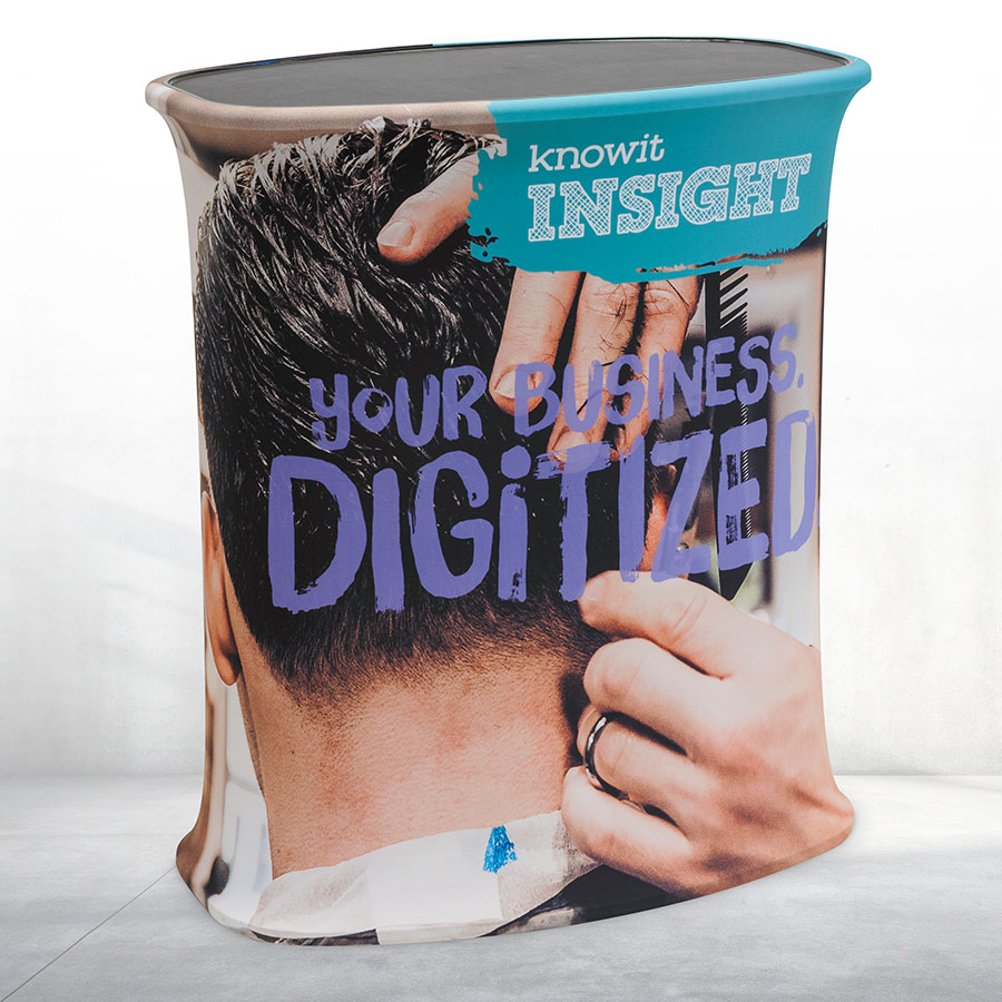 Quick Podium XL med textilomslag som spänns ut till en helt slät yta efter uppfällning.