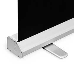 Foten är mycket välbyggd och stadig men totalvikten ändå under 10 kg.