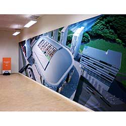 Textilvägg som inredning i kontor.