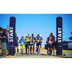 Uppblåsbara kolonner som markering av start vid motionslopp.